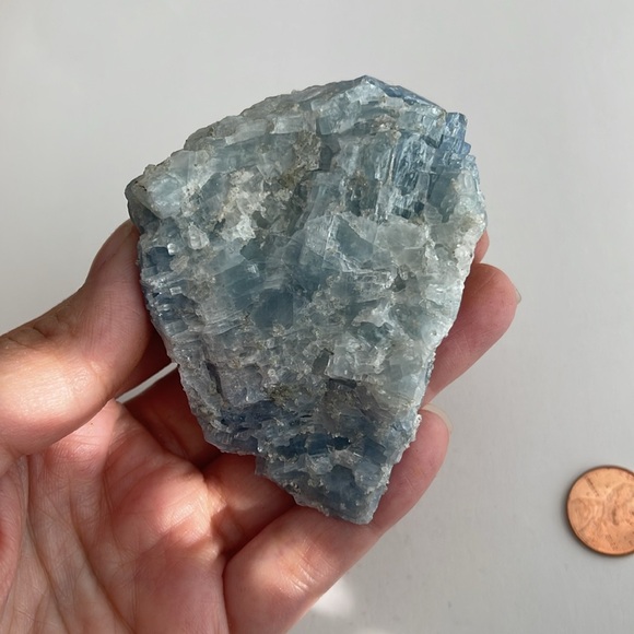Blue calcite crystal specimen - Picture 3 of 4